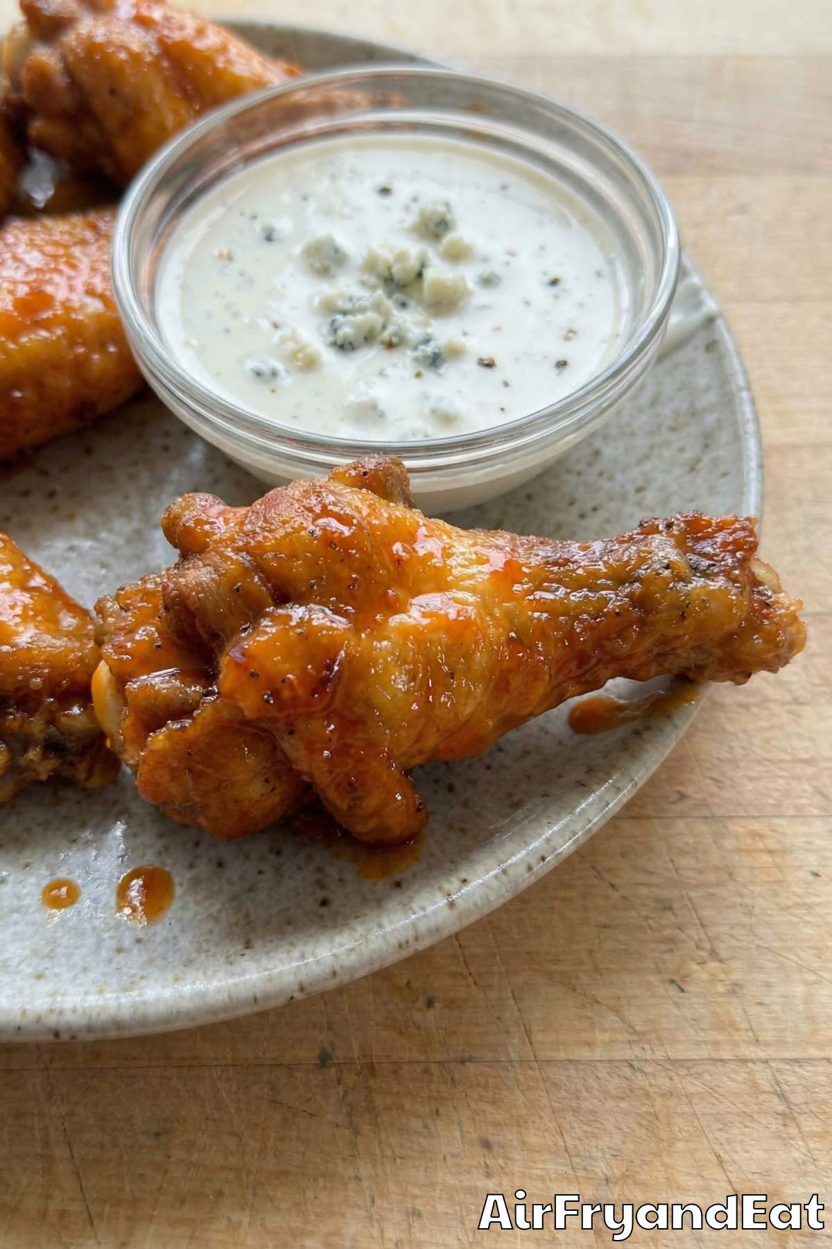 Juicy air fryer chicken wings ready to serve
