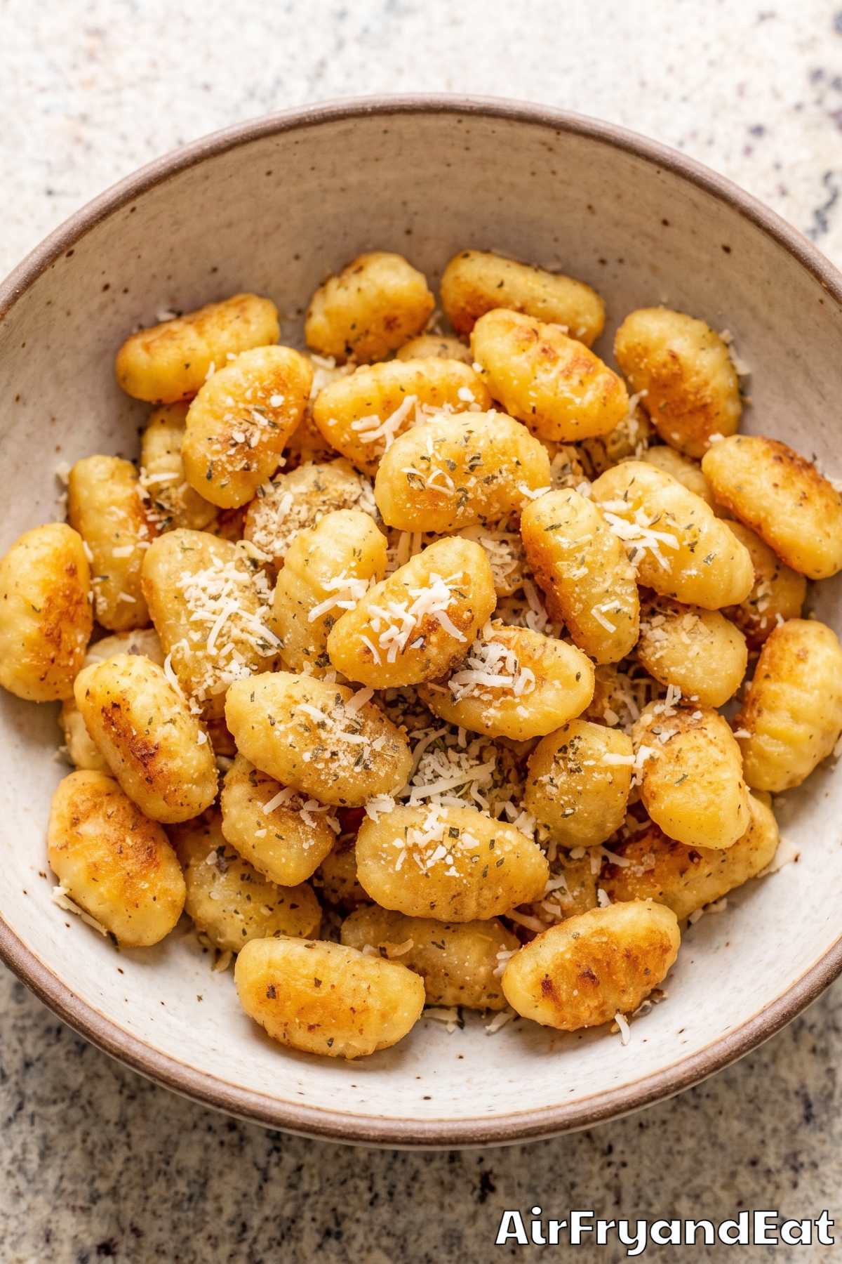 Crispy gnocchi bites with garlic