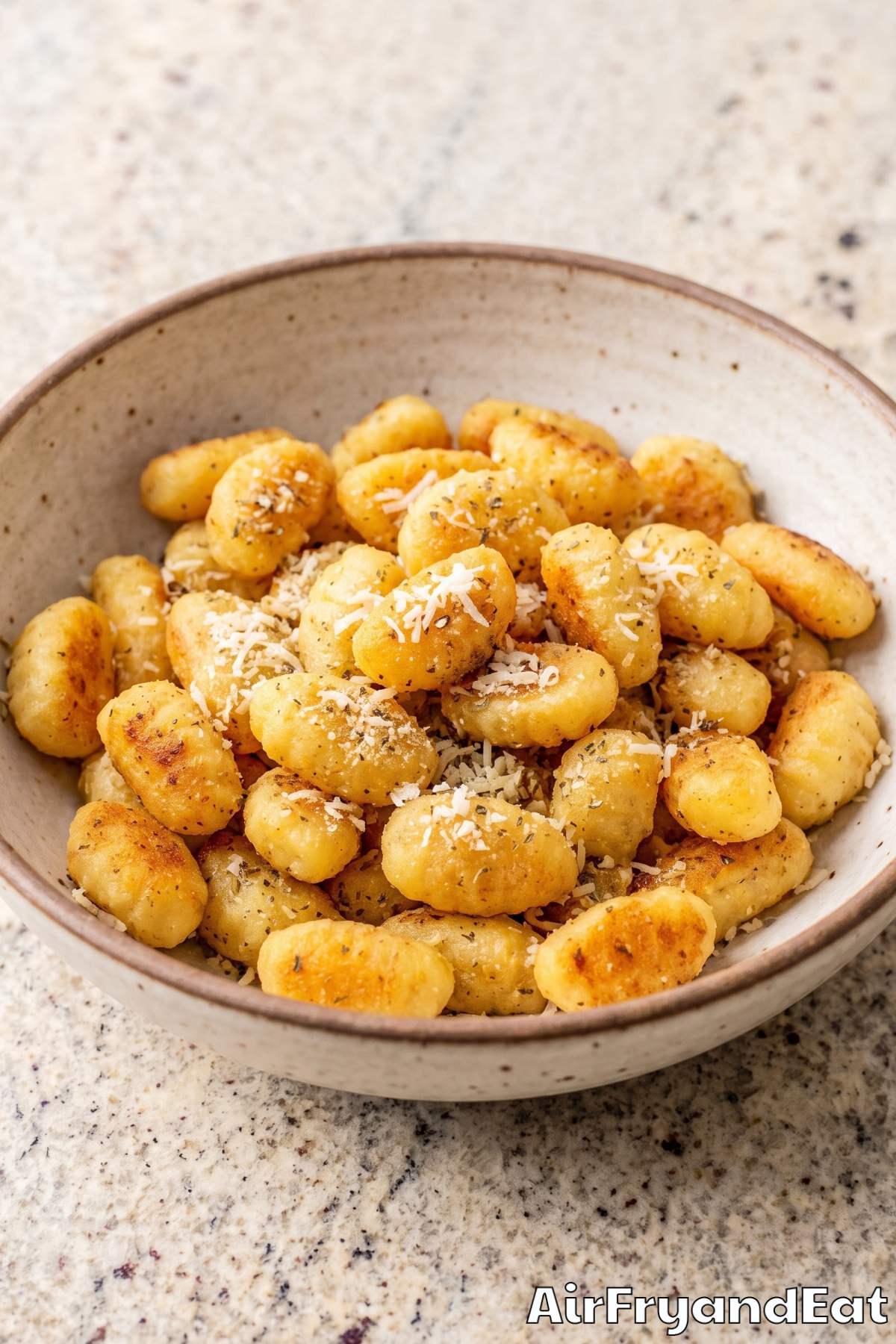 Crispy garlic gnocchi from the air fryer