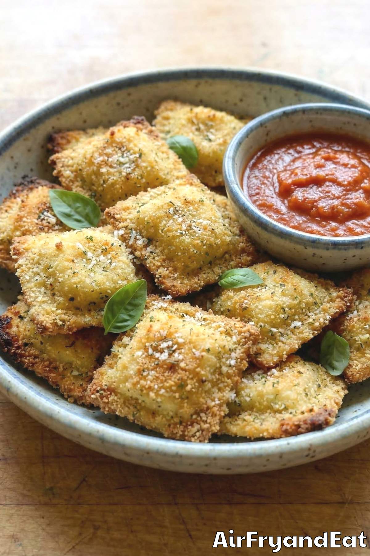 Irresistible air fryer ravioli with marinara