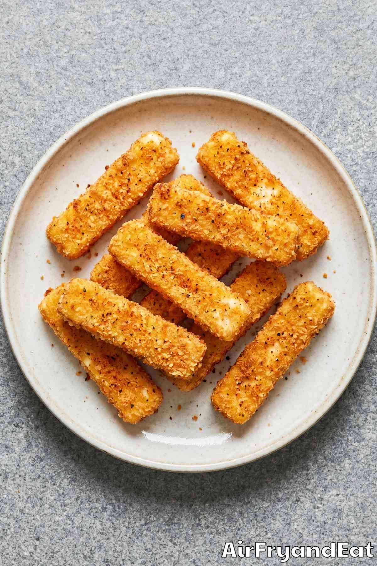 Warm crispy air fryer halloumi fries