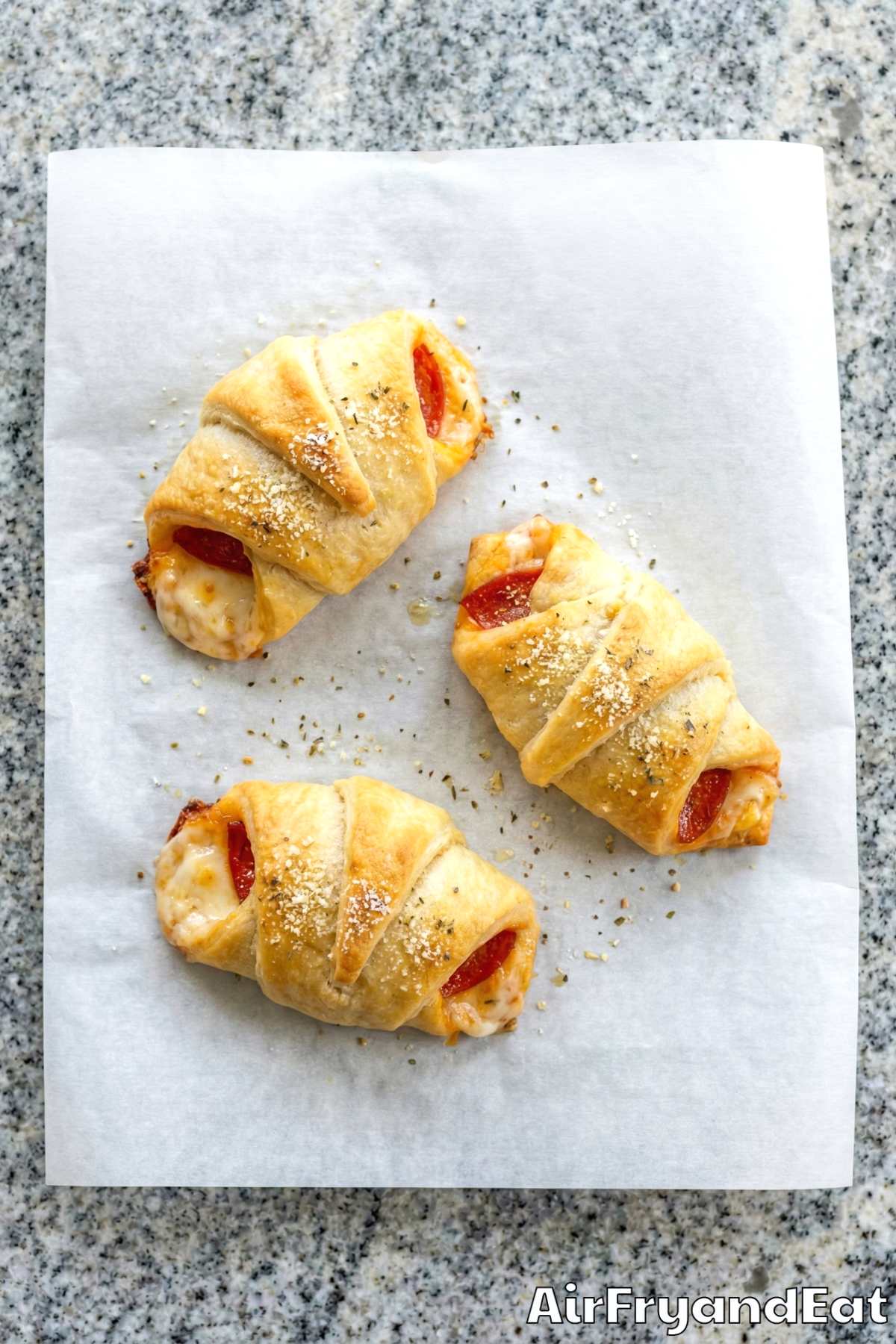 Irresistible air fryer pepperoni pizza rolls
